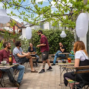 https://ostello-bello.it-lombardy.com